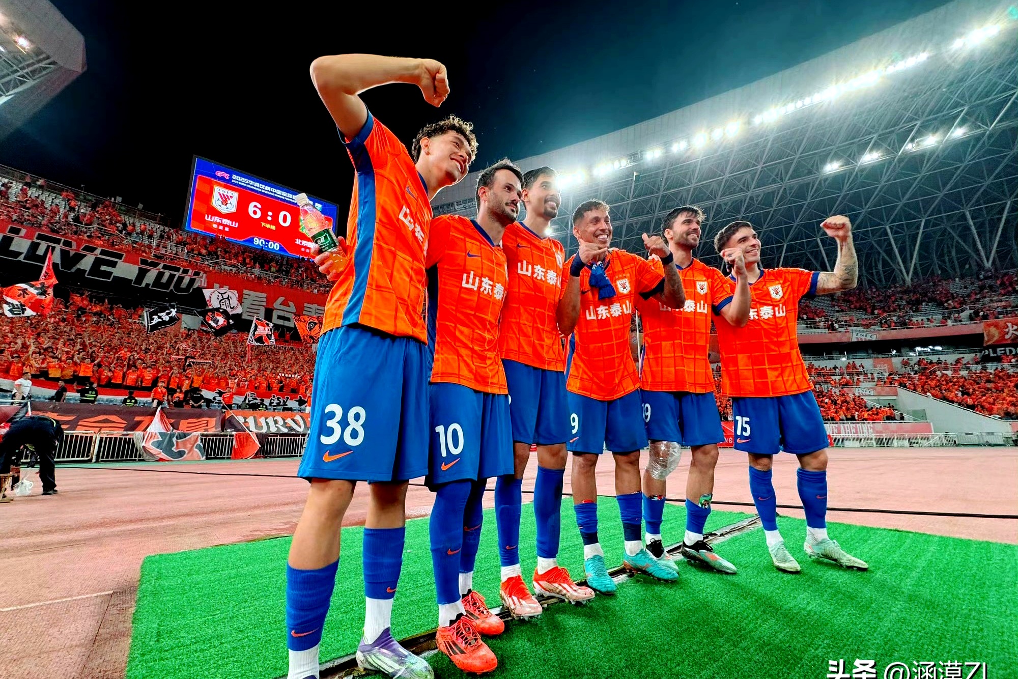 荷甲赛程吃紧；山东泰山转会期造点机会；态度坚定；球探报告显示潜力的简单介绍